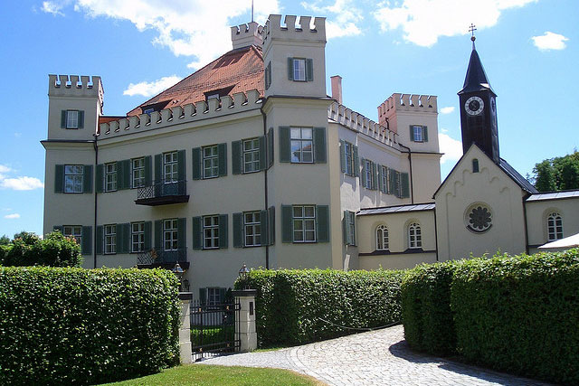 Nur eine der unzähligen Sehenswürdigkeiten am Starnberger See: Das Schloss der Kaiserin Elisabeth, genannt Sisi, in Possenhofen
