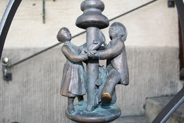 Es sind die kleinen Details wie diese Figuren am Geländer der Eingangstreppe die dem Gasthaus seinen einzigartigen Charme verleihen