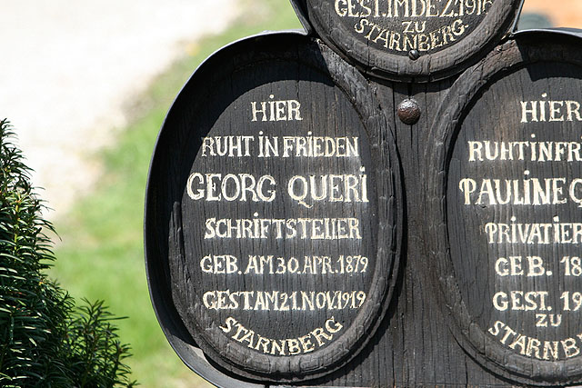 Das Grab von Georg Queri auf dem Friedhof von Starnberg. Hier ist der Schriftsteller neben seinen Eltern Georg Sen. und Pauline begraben