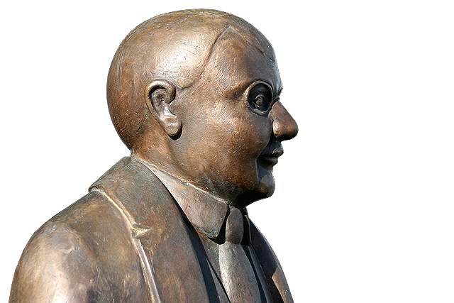 Bronzestatue von Georg Queri am Gasthaus „Zum Queri“