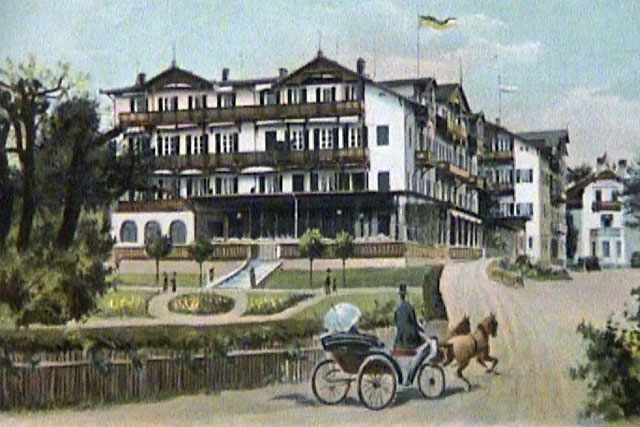 Das Hotel Strauch in einer colorierten Darstellung aus der Zeit, als Kaiserin Elisabeth hier mit ihrem Hofstaat logierte