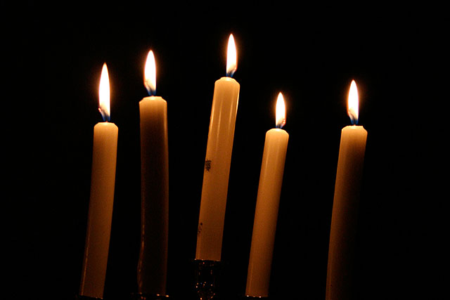 An Mariä Lichtmess werden Kerzen geweiht und dann für bestimmte Zwecke aufbewahrt