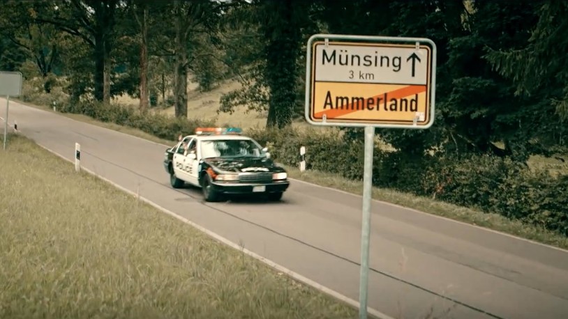 Ein Wagen der amerikanischen Highway Patrol cruised durch Ammerland. Was hat es damit auf sich?